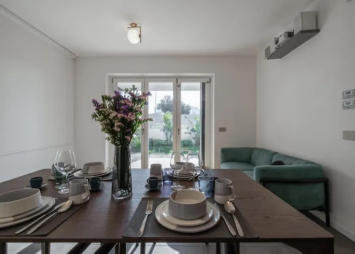 The Tropical Corner By Rentbeat Rom